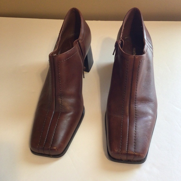 Naturalizer Brown Leather Heeled Loafers 9M  90s Minimalist Slip-On Shoes - Picture 1 of 16